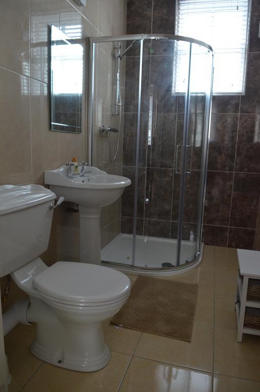 Blessings Studio Apartments Cootehill Екстериор снимка